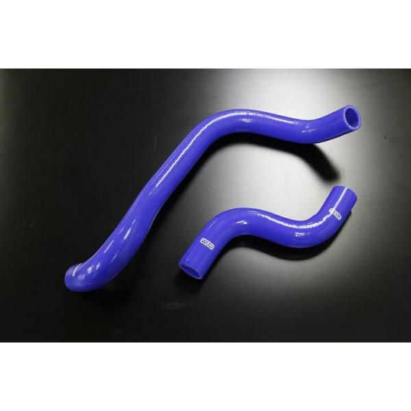 ジムニーラジエターシリコンホースブルーJB23◆商品説明■純正のゴムホースに比べ、耐熱・耐圧・耐腐食性に優れています。また、カラーでエンジンルームのドレスアップにも繋がります。ホースバンド付属◆発送詳細