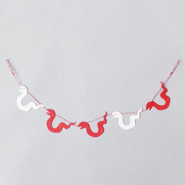 どこかユニークなへびの和紙オーナメントです。シンプルなので、いろんな場所に似合います。◎サイズ：長さ：75cm（約）