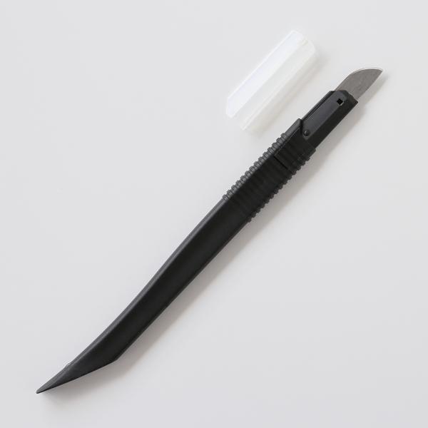 ＜カッター部＞障子のりなどでぬれた状態の紙でもスムーズに切れる丸刃を使用しています。（紙質により多少差があります。）＜ヘラ部＞☆古い障子紙をはがした後、桟に残った紙やのりを木部を傷めずに取ることができます。☆紙じゃくりに沿って、ヘラ部を押し...