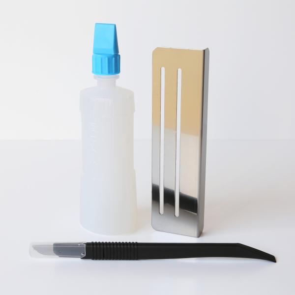 ＜ヘラ付き 丸刃カッター＞刃先が丸いので、ぬれた紙がきれいに切れます。＜ワンタッチ障子のり＞ハケを使わずに簡単にのりづけできます。標準障子戸4枚分＜万能定規 らくらくカッターガイド＞桟に沿って同じ巾で切れるガイドです。◎材質　＜丸刃カッター...