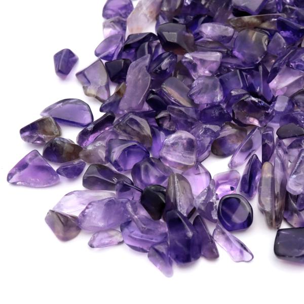 レジンやガラスドーム封入におすすめの穴なしさざれ。小瓶に入れてお部屋のインテリアなどにも。100g単位での販売となります。本商品は天然石をチップ、さざれ化にした商品です。※人工石ではございません。◆ウルグアイ産 アメジスト2月の誕生石として...