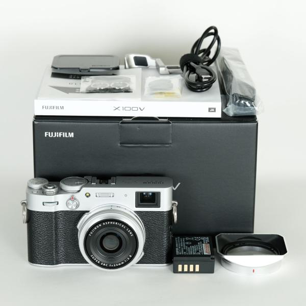 【美品】Fujifilm X100Vおまけ付★シャッター数6100 美品｜シャッター数9,100回｜おまけ付] FUJIFILM X100V シルバー