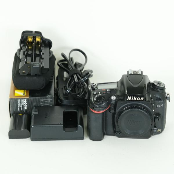 カメラ、光学機器 ニコン Nikon D600 ボディ Fマウント デジタルカメラ