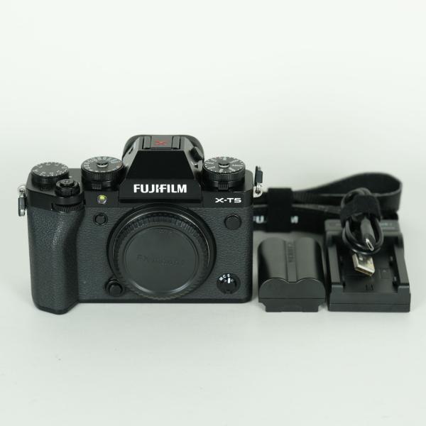 美品 | シャッター数11,086回] FUJIFILM X-T5 [ボディ ブラック] X