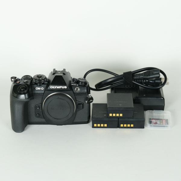 並品 | シャッター数32,684回｜バッテリー3個・SDカード付] OLYMPUS OM