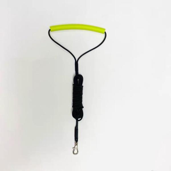 【素材】緑の手持ち部分：ポリエステル?柔軟で丈夫）黒色の紐部分：ゴム全長：２ｍリード部分は柔らかいゴムになっているので、鳥ちゃんが強く引っ張っても大丈夫。