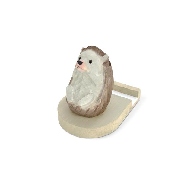 背中でスマホを支えつつ、メガネやサングラスも収納してくれる 1 人 2 役な動物たち。就寝前の枕元やお仕事のデスクまわり、お料理中のキッチンなど、様々なシーンで大活躍。木彫りのナチュラルな表情は、どんなインテリアにも馴染みそう。スマホを横向...