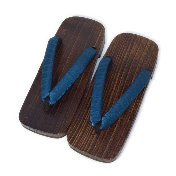 鼻緒　ポリエステル生地　使用滑り止め　ゴム付き　桐下駄なので、軽くて履き心地が良好。長時間履いても足が疲れにくいです。地面との接地面は、ゴム製なので音も静かで、滑りにくくなっています。※木目の出方が変わる場合が御座いますことをご了承頂きます...