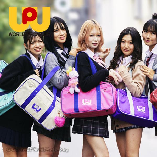 420デニールのナイロン素材にPVC裏加工を施すことで型崩れしにくい”ハリ感”と強度を向上。ファスナー引手や内装裏地にはオリジナルの刻印やプリントを施すことでブランドらしさを表現しています。A4サイズも収納可能で、内外につけた多数の多機能ポ...