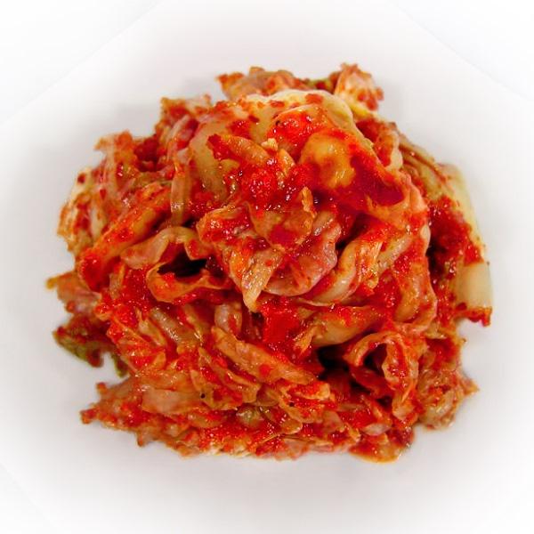 韓国産唐辛子、アミえび、ニラ等の本格的な材料で本漬けにした白菜のキムチです。熟成すると植物性乳酸菌と旨みが増します。