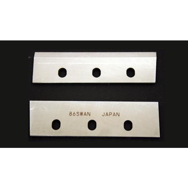 池永鉄工SWANかき氷機用の替刃です。替刃型番86SWAN（刃物幅105mm）。きれいでおいしい氷を削る為、刃は1シーズンに1度か2度交換しましょう。替刃には型番がございますので、必ずご使用の機種をご確認ください。替刃型番86SWAN（刃物...