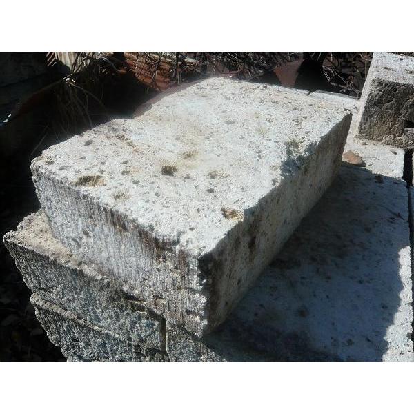 大谷石表面2級古風チェーン目約150x300前後x440〜470mm不揃いサイズ