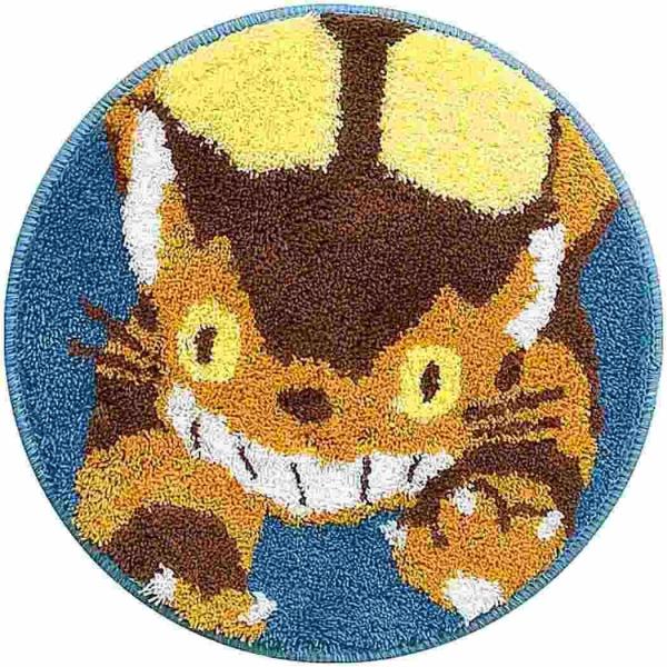 ネコバスだいすき♪　な方におすすめ。裏面は滑りにくい加工＆洗濯機使用可能。かわいいマットでおうち時間も充実。※梱包サイズに合わせるため折りたたんでの配送です。また、ギフトラッピングご希望の場合は、簡易的なものとなります。予めご了承下さい。【...