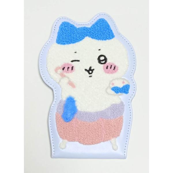 お風呂上がり姿を表現した、ふわふわの可愛いミラーです。いつでも側に置いておきたくなるくらいとっても可愛いです。コスメシリーズと合わせて楽しいメイクタイムに。ギフトにもぴったり。ちいかわとハチワレの2種。※ピンクのちいかわの商品はイメージとし...