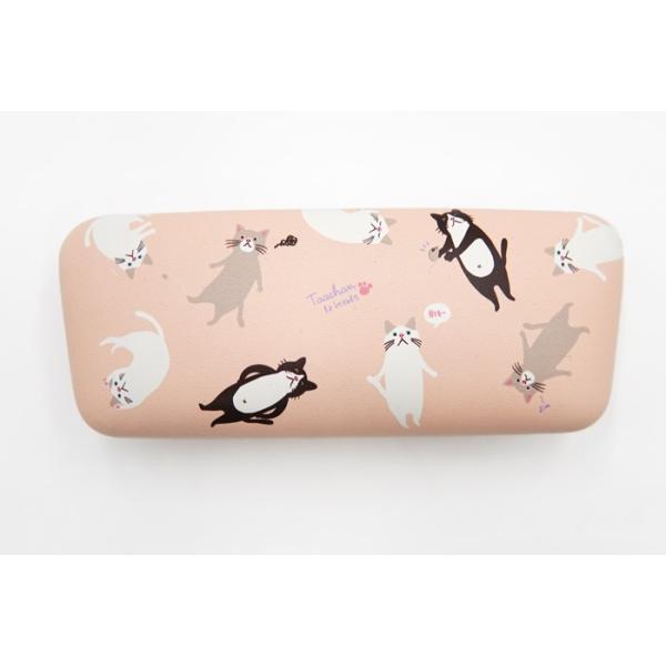 白猫ターチャンとフレンズたちのかわいいメガネケース♪　厚みがあり、大切な眼鏡をシッカリ守ってくれます。フォルムもスタイリッシュ。猫好きな女性やお子様への贈り物にもおすすめです。【サイズ】約縦6.5cm×横15.5cm×厚さ5cm【素材・成分...