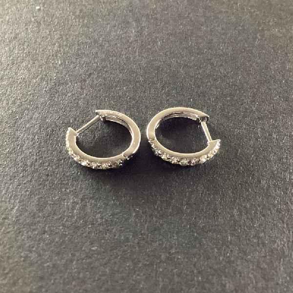 Pt950 ダイヤモンド プラチナ ハーフエタニティピアス 中折れ式フープ 