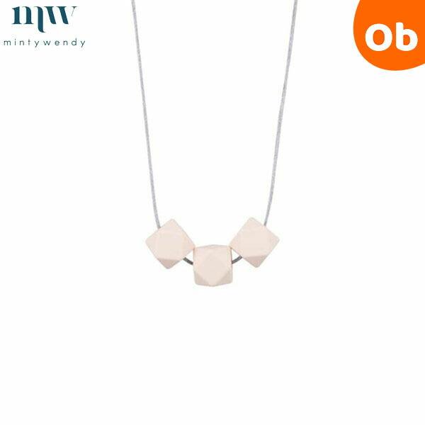 赤ちゃんの歯がためにも使われるシリコンで作られた、金属パーツを一切使っていないペールカラーのオシャレなネックレス。赤ちゃんが舐めたり、噛んでも歯型がつかず水洗いもできてママにも安心。MintyWendyは「赤ちゃんのためのアクセサリーは、お...