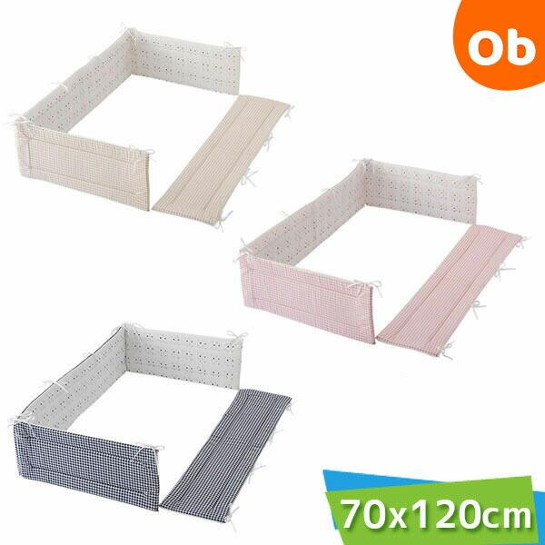 シンプルデザインのかわいいベッドガードパッド。チェック柄、ドット柄、どちらも表柄として使用して頂けます。隙間風や冷暖房の風から赤ちゃんを守ったり、ベッドの柵などに頭や足がぶつかるのを守ったりと重宝するベットパットです。■サイズ：約縦70x横...