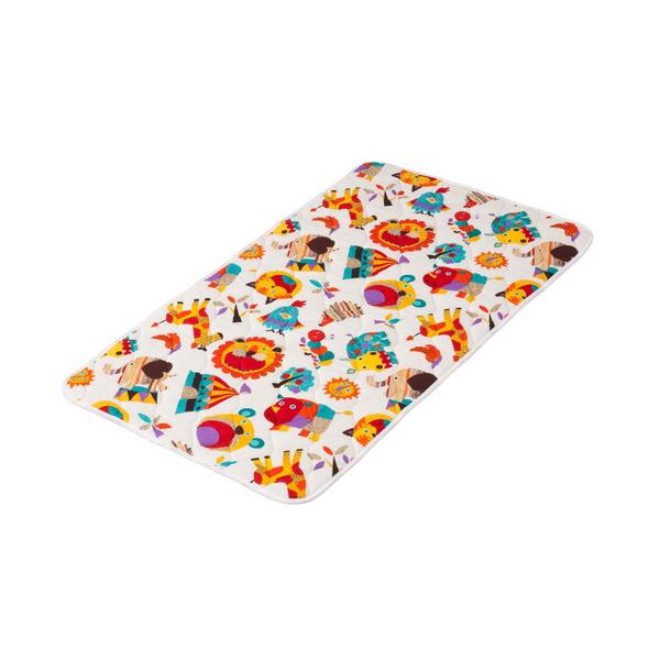 軽量のお昼寝敷きマットです。保育園、ご家庭、おでかけの時に便利です。コンパクトに折りたためますので、おでかけや旅行の持ち運びにも便利です。キルト加工を施してますので、中綿がよれにくくなっています。■サイズ：縦：約120cmｘ横：約70cm■...