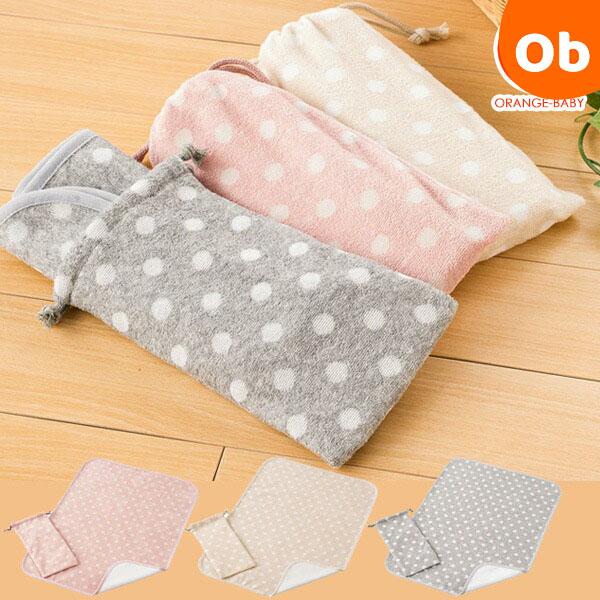 裏地に防水加工が施してありますご自宅でのご使用はもちろん、外出先でもオムツ替え時に便利です。裏地付きのポーチが付いていますので衛生的、携帯用に便利です。パイル地を表として使用して下さいご家庭でお洗濯が出来ますタンブラー乾燥は、避けてください...