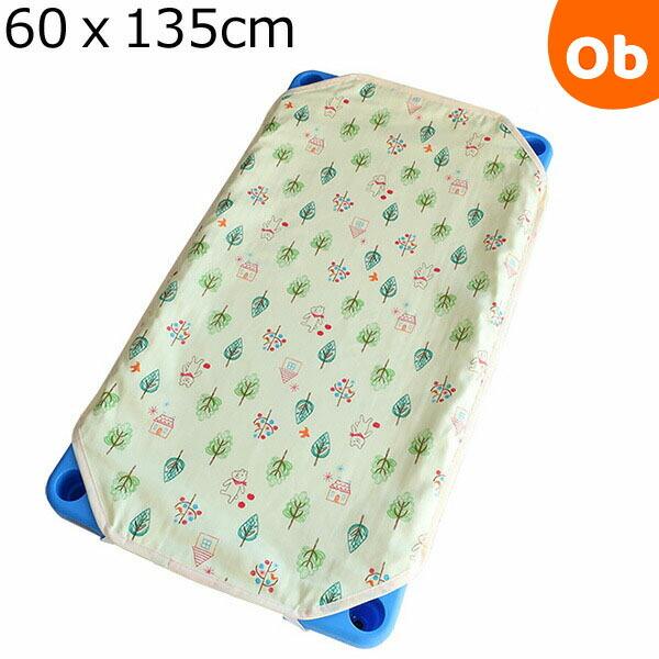 お昼寝コットに合わせた、敷きカバーです。肌に優しく、汗も吸収しやすいガーゼ素材を使用し汗っかきのお子様にも安心です。４つ角ゴム付き、ネームタグの付いたコットカバーで取り付けも簡単です。お洗濯による縮も考慮し、若干大きめのサイズに仕上げてあり...