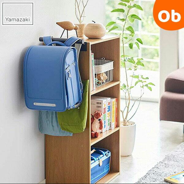 カラーボックスのネジを活用して簡単設置！お子様の持ち物が一括収納できる収納ラックに！　カラーボックスに元から使われているネジをそのまま使えるので取付簡単！付属のネジで壁面にも設置可能。小物も収納できるフック付き。ランドセルだけでなく、リュッ...