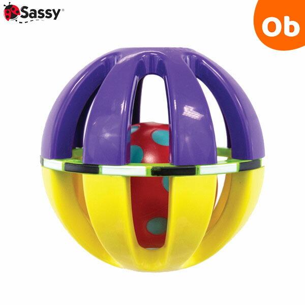 チャイムボールはお子さまの聴覚を刺激します。 床をカラカラ鳴りながら転がるボールに夢中になります。【6か月頃の発育ステージ】 探究心が芽生え始め、物を触って詳しく知ろうとするようになります。引っ張る・振る・叩くなど、活発に遊ぶようになります...