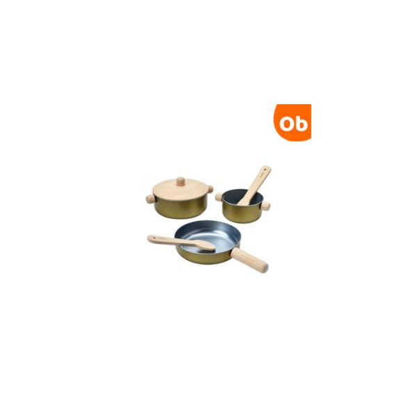 フライパン、フライ返し、ふた付き鍋、取り分け用スプーン、ボウルがついた調理用具セット。調理用具があると台所遊びがさらにふくらみます。■サイズ：直径12.7cm■対象年齢：3歳〜【PLANTOYS(プラントイ)】※沖縄・一部地域へのお届けは別...
