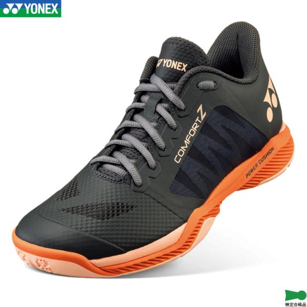 YONEX(ヨネックス)のバドミントンシューズ、パワークッションコンフォートZです。新設計採用によりクッション性が向上。高い衝撃吸収性と反発性が生む推進力で、俊敏なフットワークをアシスト。日本バドミントン協会検定合格品