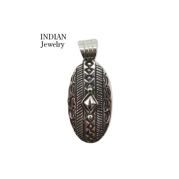 INDIAN JEWELRY ナバホ族 スタンプワーク ペンダントトップ Navajo Stampede Pendant Geneva Ramone IJ-627