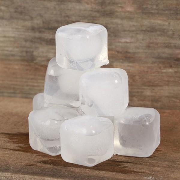 飲み物を薄めることなく冷やすことができる氷♪KIKKERLAND キッカーランド リユーザブルアイスキューブは、氷のようなアイスキューブです。ドリンクを冷たい状態にキープできる、氷のようなキューブです。本物の氷と違い、溶けてドリンクが水っぽ...