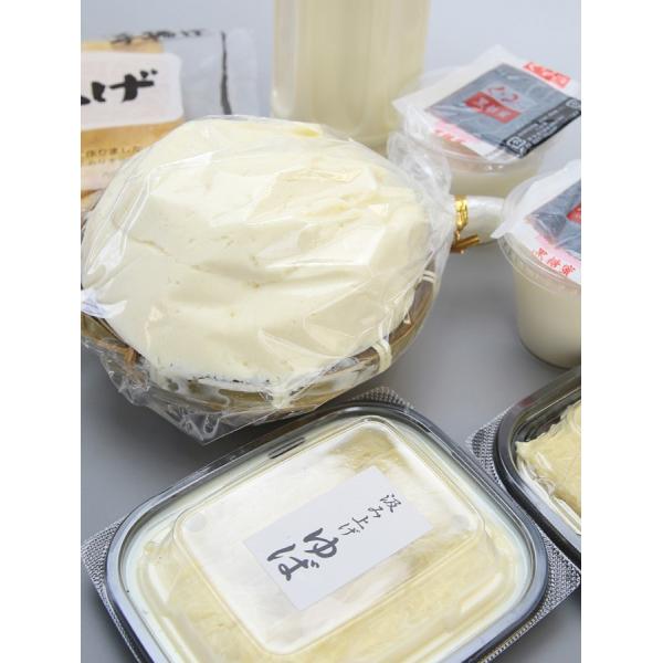 　　　創業150年。豆腐作りの技術を惜しげもなく詰め込んで作ります。自然のたんぱく質が豊富に含まれているので、おいしく食べて美肌効果♪北新豆腐店は国産大豆を使い、大豆のおいしさを閉じ込めた濃い豆腐を作ります。おいしい豆腐を使ったデザートも地...