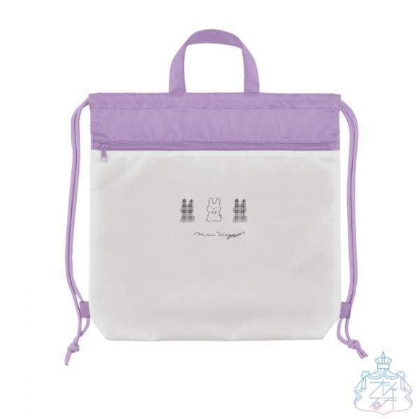 商品説明:【メール便発送】軽くて使いやすいポリエステル素材のナップサック。上部に持ち手がついているので、手提げで持つほか、フックなどに引っ掛けることができます。■本体開閉部分：巾着式■外ポケット×１■内側部分のみ撥水加工を施しています（防水...