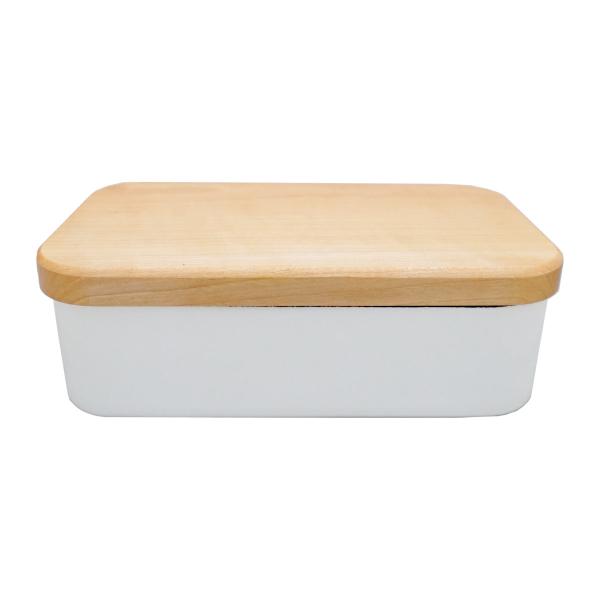 においうつりがなく、冷却性の高いホウロウと、天然木（サクラ）蓋というバターケースに最適な組み合わせが実現実用性とインテリア性を兼ね備えたバターケースです。