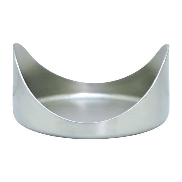 調理道具をさっと置けて、さっと取れる、まわりを汚さないツールレスト。菜箸、トング、ヘラやレードルなど調理中の道具を置けます。鍋や鉄板料理の際にテーブルに置いても馴染む形状。洗いやすく、清潔に使えます。食器洗い機対応。