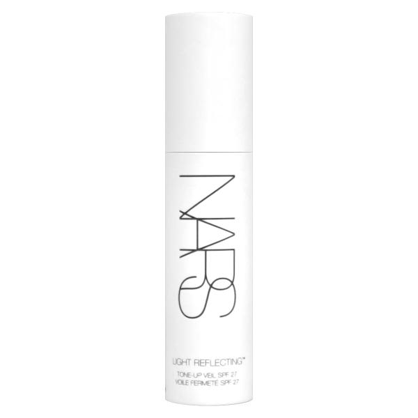 軽やかに。明るさ続く。ライトリフレクティング トーンアップヴェールは、くすみを補正し、肌を整え、明るい肌へと導きます。まるで美容液のようなテクスチャーで心地よく肌に馴染みます。ブライトニング パール ブレンドが、光を柔らかく拡散し、くすみを...