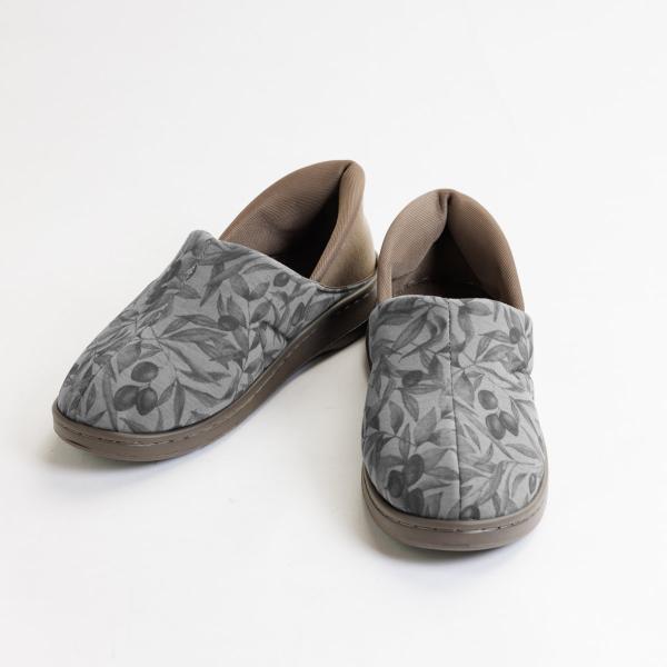 「ちょっとそこまで」の玄関先やゴミ出しにも履けるのが嬉しい。■用途介護シューズ シニアシューズ 室内履き プレゼント 誕生日 母の日 父の日 敬老の日 シニアファッション シニア向け 介護用品