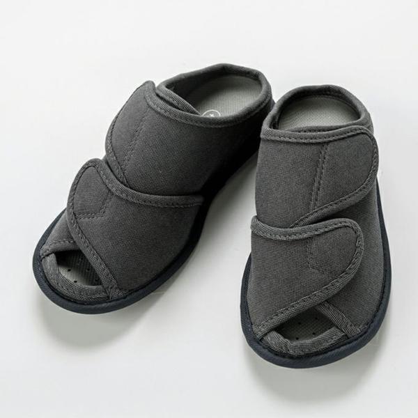 甲が全開するオープンタイプで履きやすく、歩きやすい介護用ルームシューズの定番。