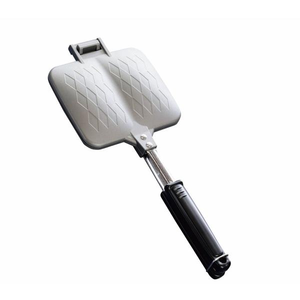 パニーニ風のおいしそうな焼き目がつくホットサンドメーカー。金具がしっかり止まるので、ボリュームのある具材も挟みやすく、ごちそう感のあるホットサンドができます。