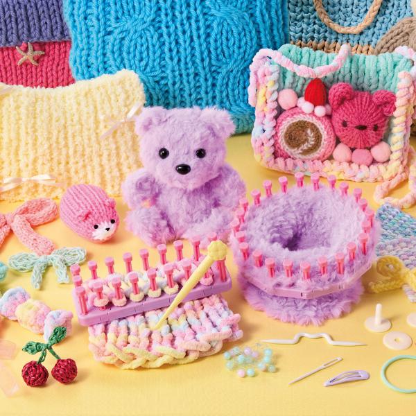 ● 簡単にあみぐるみやマフラーなどのニット小物が編める編み機「ラブあみ」のプレミアムセットです。● ふわっふわのあみぐるみやヘアアクセ、クリアポシェットなどが作れるパーツが入っています。● 本体パーツを組み合わせることで、長方形・円形（大・...