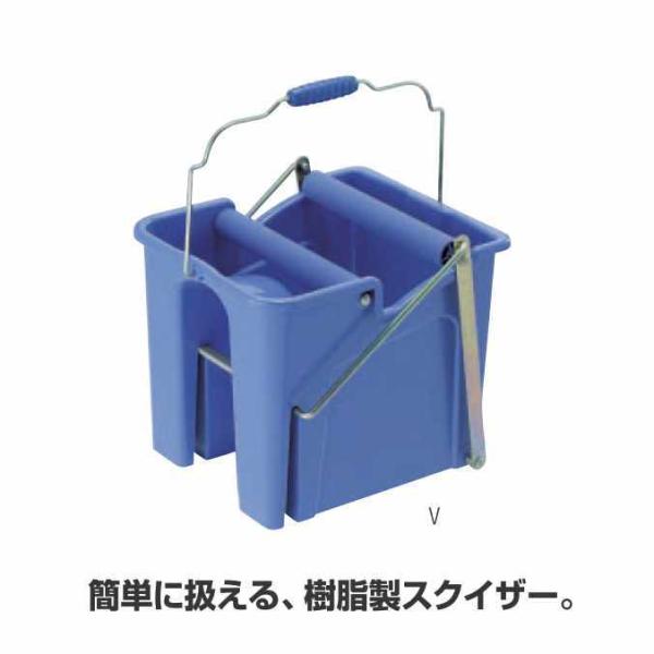 山崎産業コンドル スクイザーV簡単に扱える、樹脂製スクイザー。ペダルを踏むだけで楽な姿勢で絞れます。ホースホルダーを兼ねた注水口付き■タンク容量14L（最大）■材質タンク：PPローラー：PVCペダル：PP構成部品：スチール■サイズ幅310m...