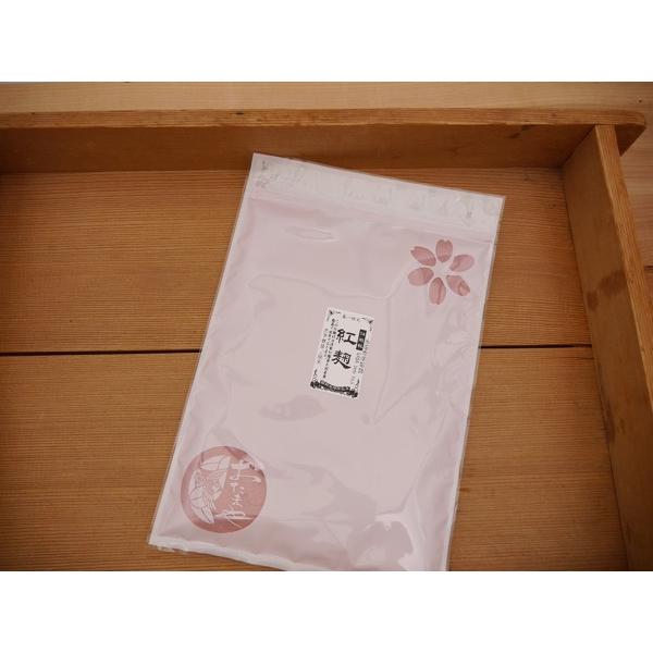 紅麹微粒 14（ジュウヨン）紅麹のGABA＋モナコリンkと黄麹の糖化酵素を併せ持つ製品です。本品で甘みのある紅麹甘酒の製造も可能です。おたまやの米麹粉末の酵素力価を備えた黄麹に本場台湾産の紅麹を加えたことで高血圧予防・合成脂肪の抑制などに期...