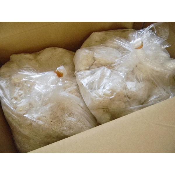 じっくりと甘み、旨みを引き出すことができる高級の生麹（こうじ）です。主に味噌、あまざけ、塩麹作りに適しており、特に大勢で仕込む際にコスパも優れております。伝統の技で昔ながらの製法で作ったおたまやのこうじは仕込んだ際に分解する力が強く、美味し...