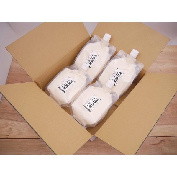 大人気！吟醸酒粕生ペーストに機能性と保存性また実用性を兼ね備えた600gパウチ４個入りです。最近はミキサーやフードプロセッサーなどで挽くレシピなどが掲載されておりますが完全なペーストにはほど遠いものがあります。弊社は昔から石臼式特殊粉砕機で...