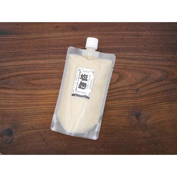 おたまやの塩麹は極甘口ですので漬け込む食材によりお好みでお塩をチョイ足し頂いても良いです。当店の塩麹は生麹と食塩だけで温度をかけて微生物の働きを最大にし、こうじからの甘みとこだわりの塩からのうまみを引き出しました。使い易い一番人気のキャップ...