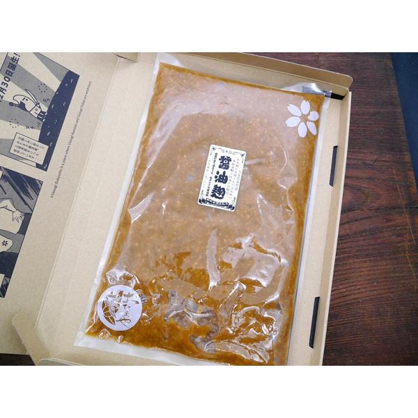 おたまやの生醤油麹800g入りが送料無料！お試しで使える！この醤油麹は極甘口で塩分8.5％程度で仕上げており、通常の醤油麹とは異なり大麦麹に玄米麹をブレンドして本格発酵させて出来た醤油麹です。酒精などの添加物は一切使用しておりません！おたま...