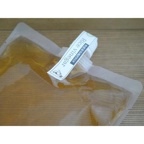 滋賀県産の有機無農薬栽培米を使用し冬の寒い時期に白米からどぶろくを作り大きな木桶で約120日間ゆっくりと発酵させて出来ました。カドのないまろやかな米酢です。通常のお料理など何にでもご使用いただけます。※クール冷凍扱い商品との同梱は不可となり...