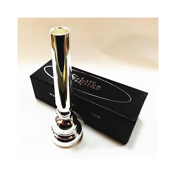 創設者Renold.0.Schilkeは、シカゴ交響楽団やWGN放送管弦楽団などでトランペット奏者として活躍してきました。彼は演奏家としての才能も素晴しいものでしたが、プレイヤー時代からマウスピースの製作や楽器のチューンアップを行なってきま...