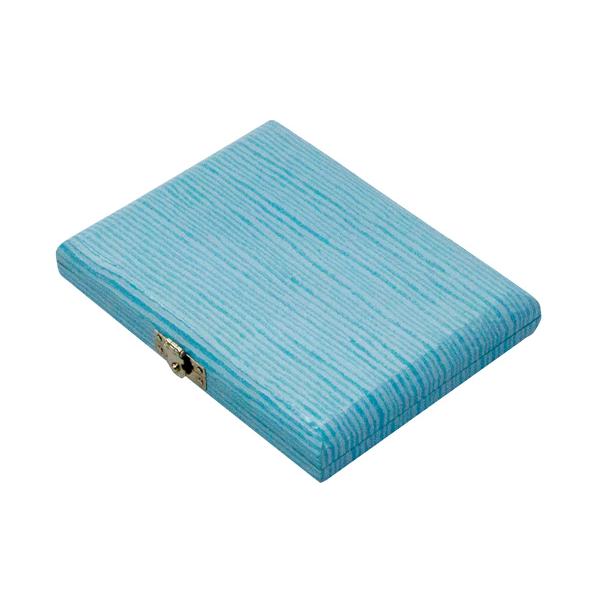 外装表面の素材には日本製の「うるし紙」を使用しております。（うるしのかぶれ等はございませんのでご安心ください）※【ブラック】につきまして、うるし紙の特徴でもあります紙の凹凸エンボス加工により本体と紙の間に空気が混入されておりますが、製品に問...