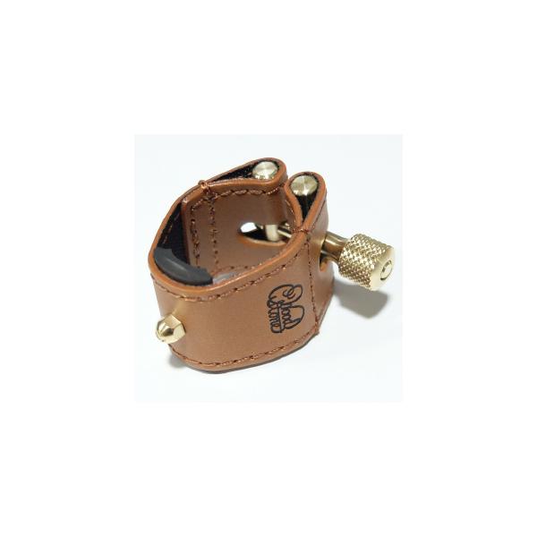 コダマモデルの改良型で、リード接触部分には同じく最高級グラナディラ材を、マウスピース接触部分は本革を使用。２本のレールでリードの振動をフルに生かし、本革で全体を包み込む事によりストレス無くよりまとまりのある音を実現。 コダマモデル最大の特徴...